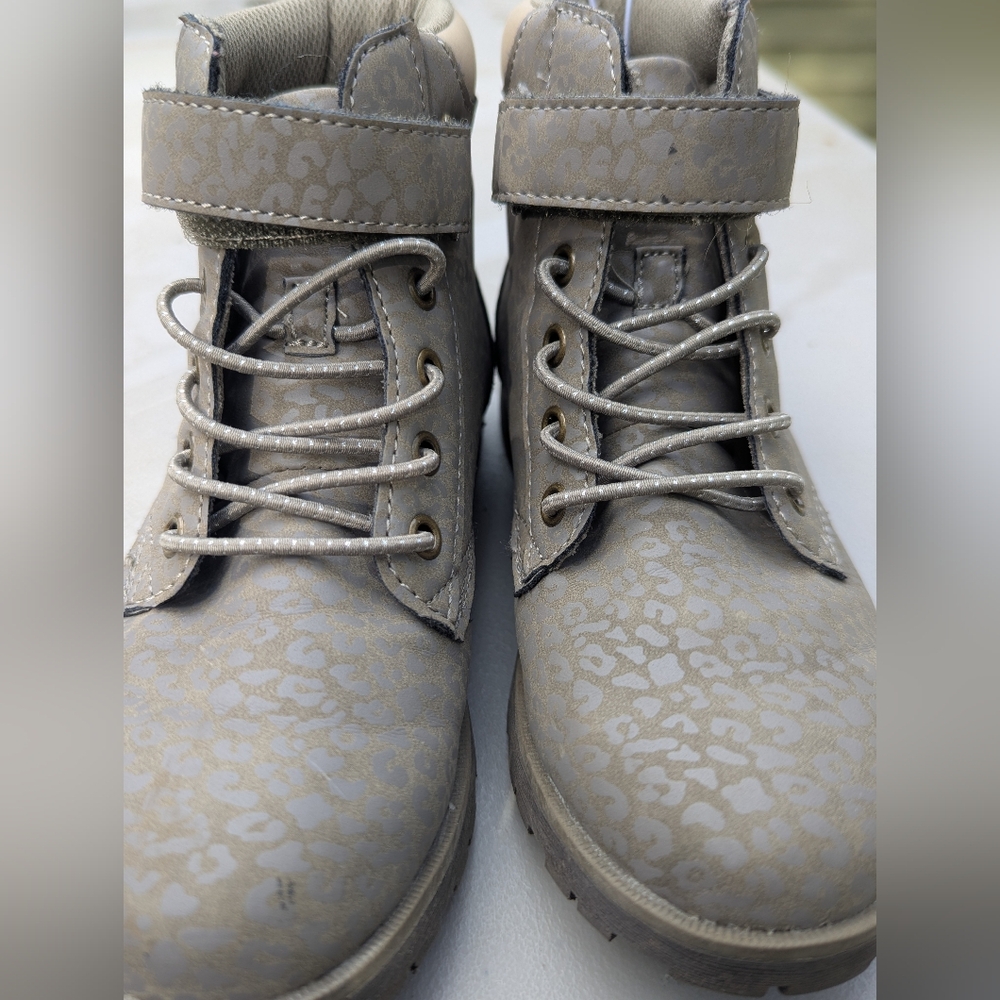 Girls Stride Rite Fashion Boots in Gray With Subtle Leopard Spots